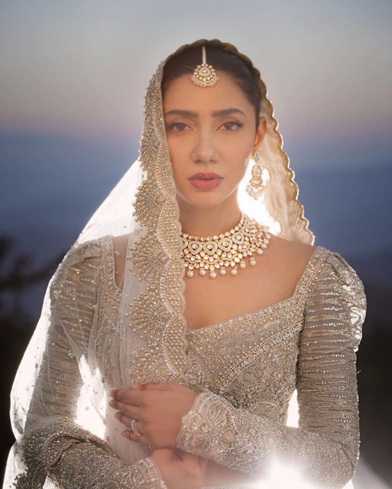 Public reacts to Mahira’s simple wedding claim