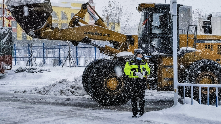 China braces for sudden shift from warm to cold weather